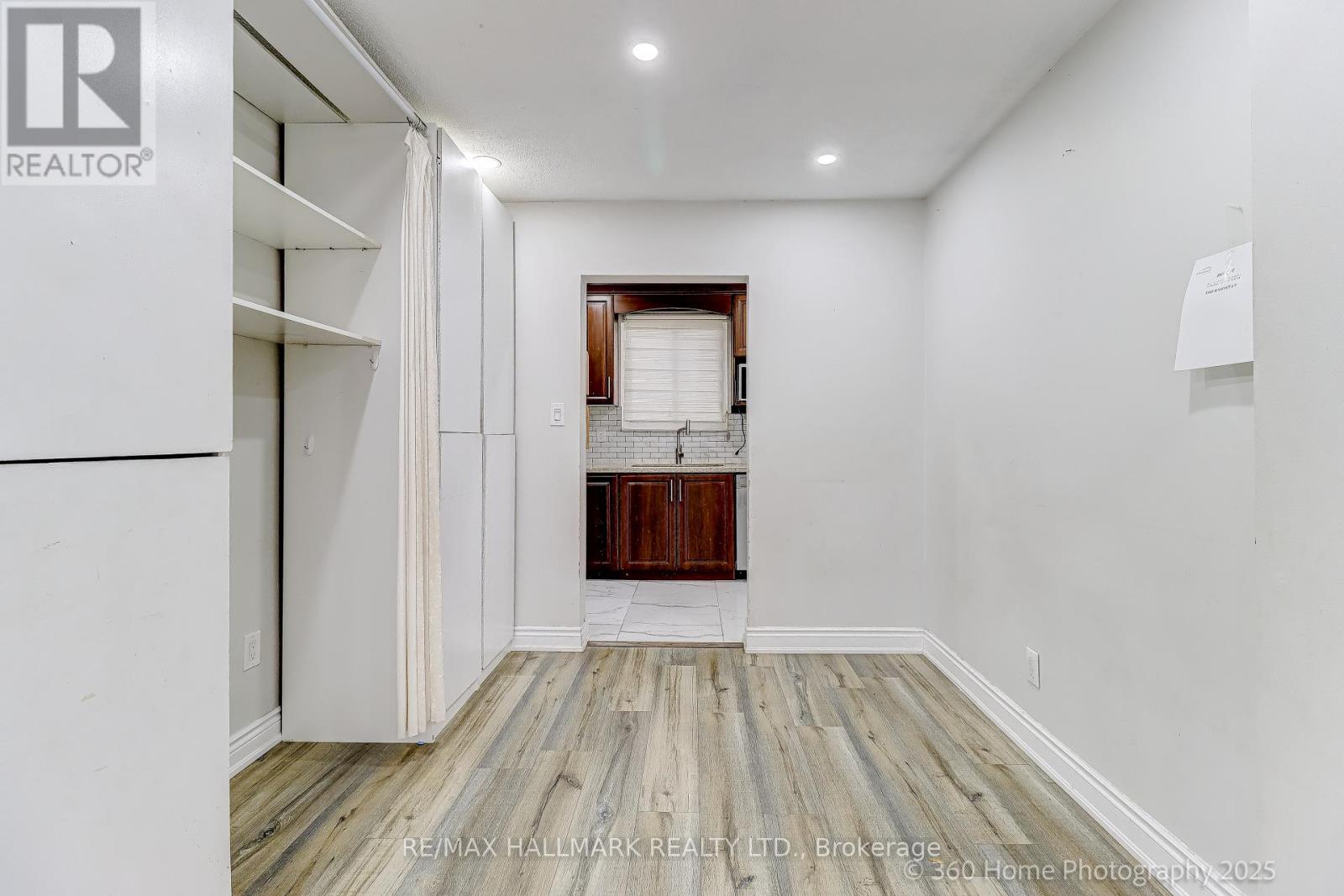 7 Grenadier Road, Brampton, Ontario  L6S 1T5 - Photo 5 - W12747406