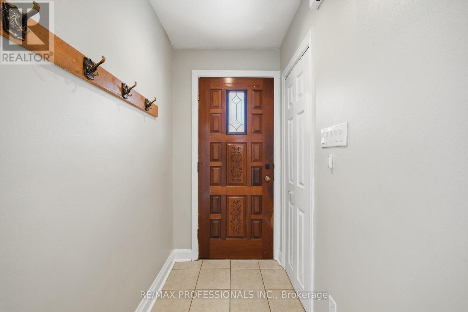 318 Park Lawn Road, Toronto, Ontario  M8Y 3K2 - Photo 6 - W12758692