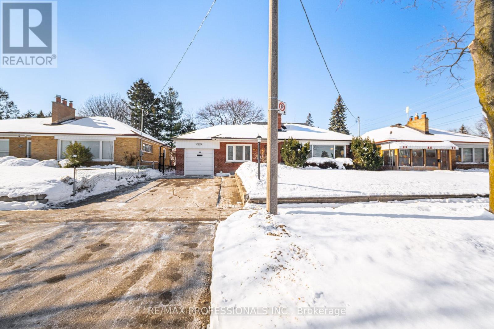 318 Park Lawn Road, Toronto, Ontario  M8Y 3K2 - Photo 3 - W12758692