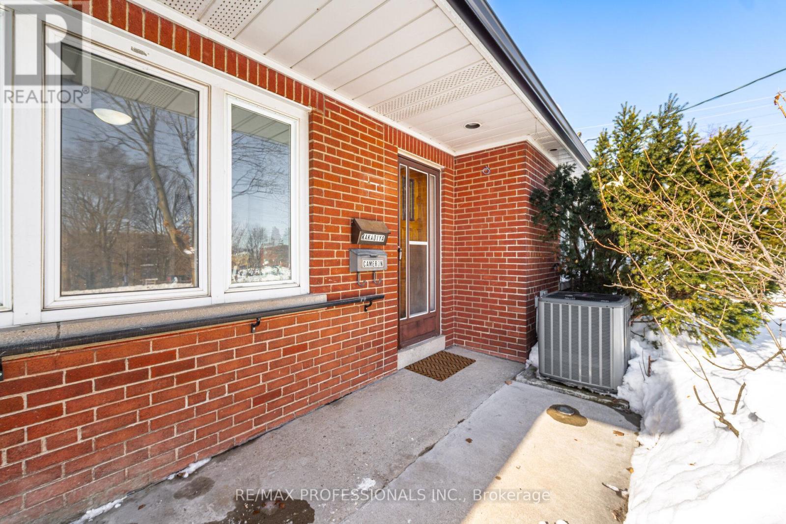 318 Park Lawn Road, Toronto, Ontario  M8Y 3K2 - Photo 5 - W12758692