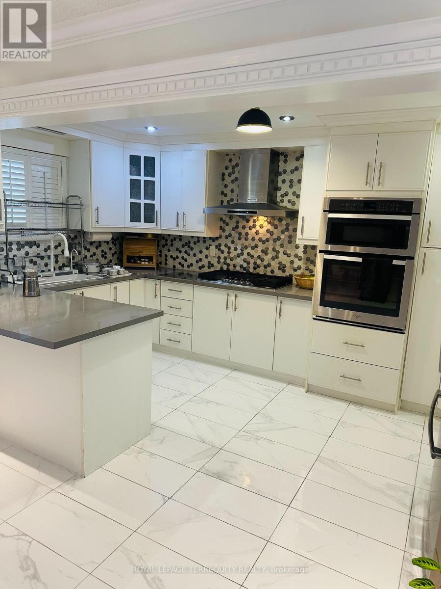 8 Shallimar Court, Brampton, Ontario  L6X 4N2 - Photo 6 - W12758728