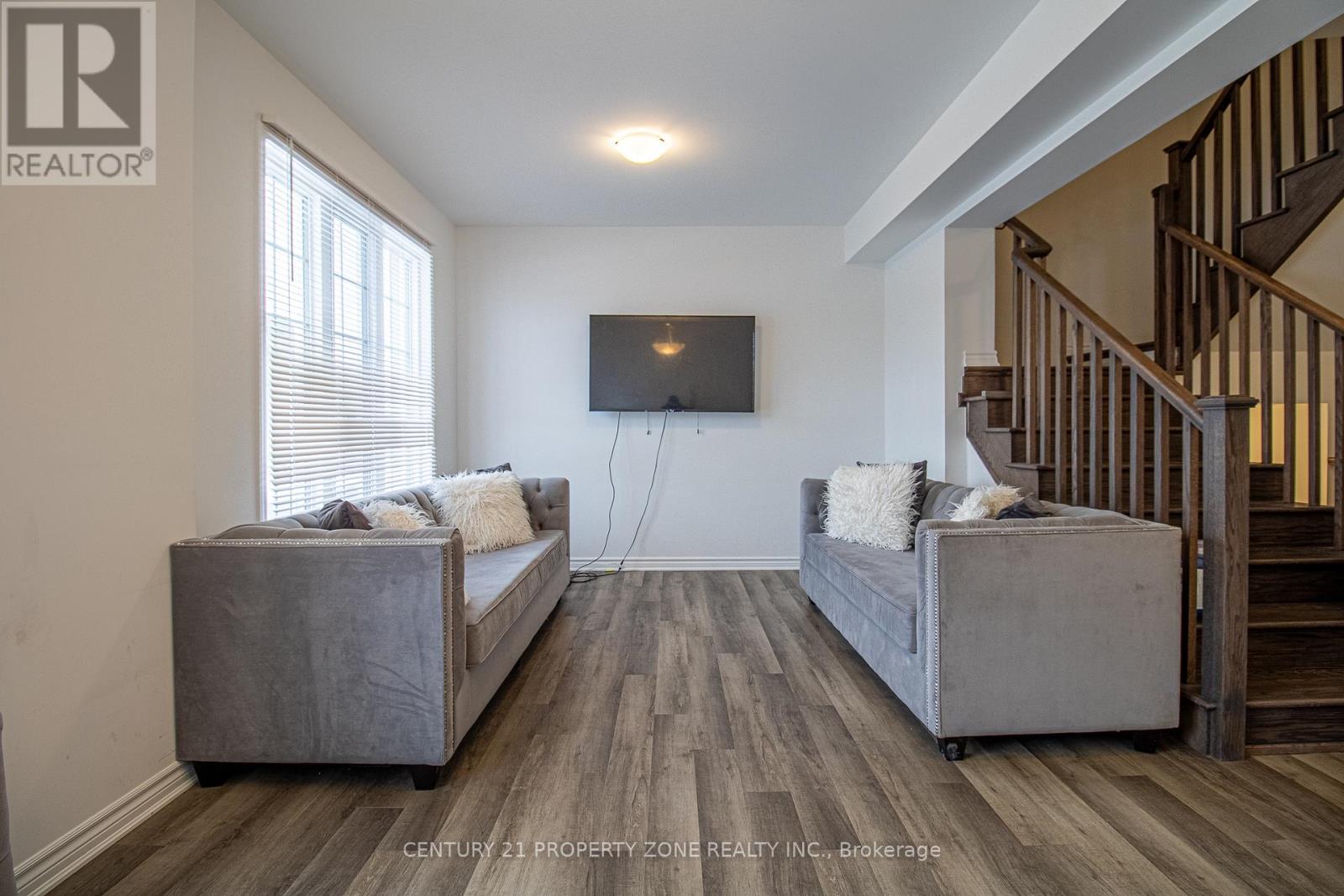 32 Bellasera Way, Caledon, Ontario  L7C 1Z9 - Photo 3 - W12758752