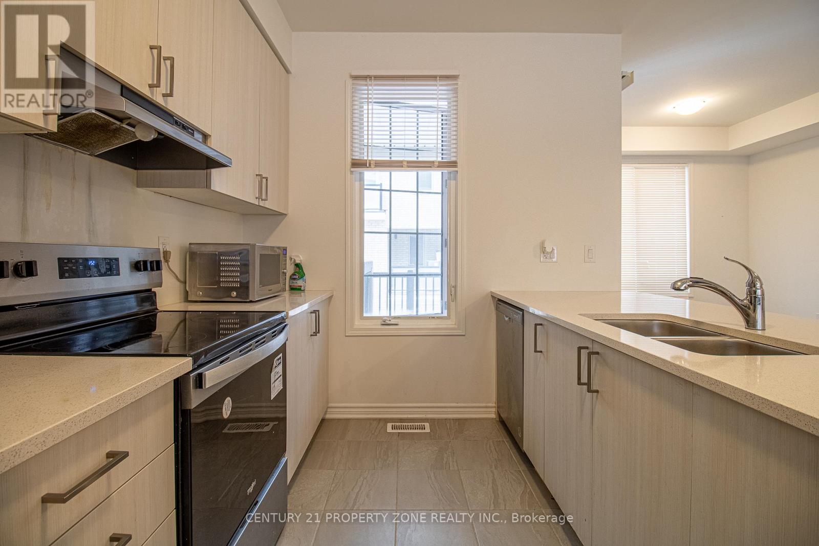 32 Bellasera Way, Caledon, Ontario  L7C 1Z9 - Photo 9 - W12758752