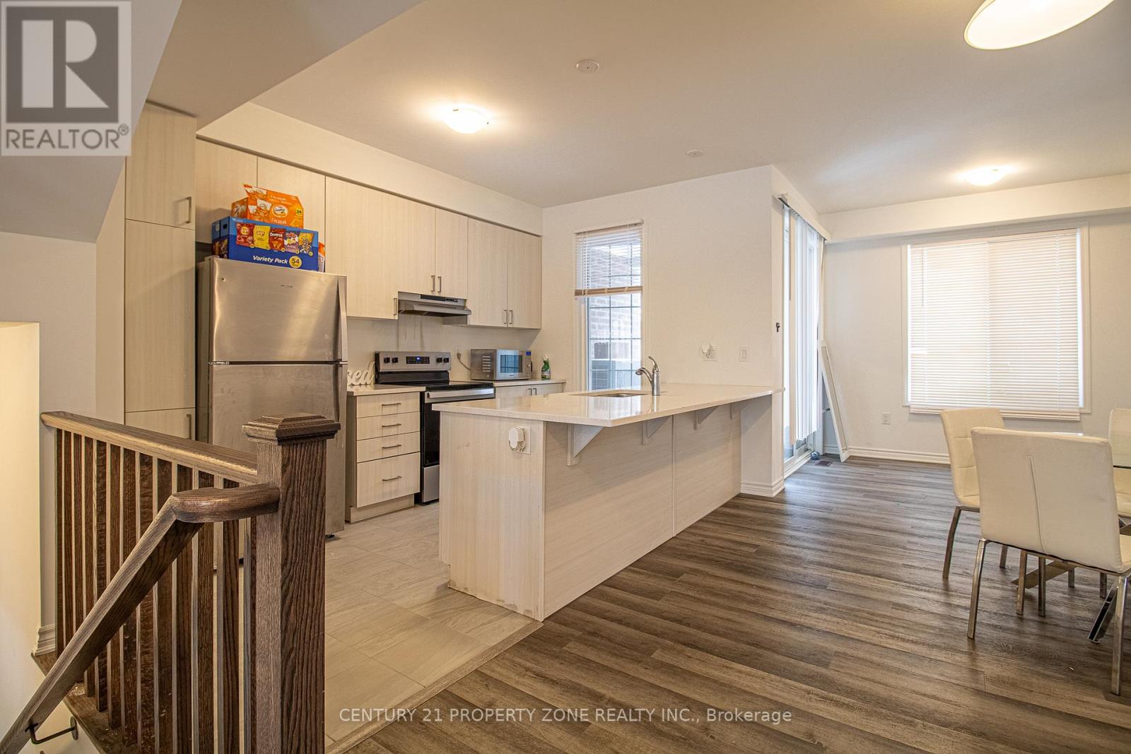 32 Bellasera Way, Caledon, Ontario  L7C 1Z9 - Photo 6 - W12758752