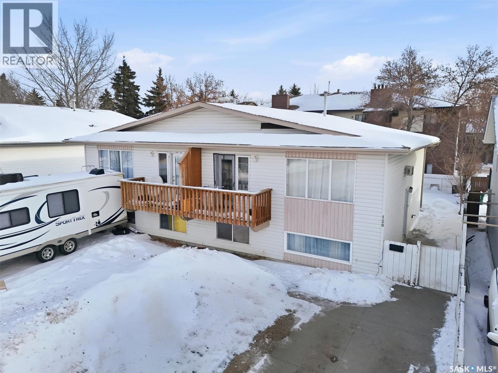 118-120 Barber Crescent, Saskatoon, Saskatchewan  S7M 5M7 - Photo 1 - SK027951