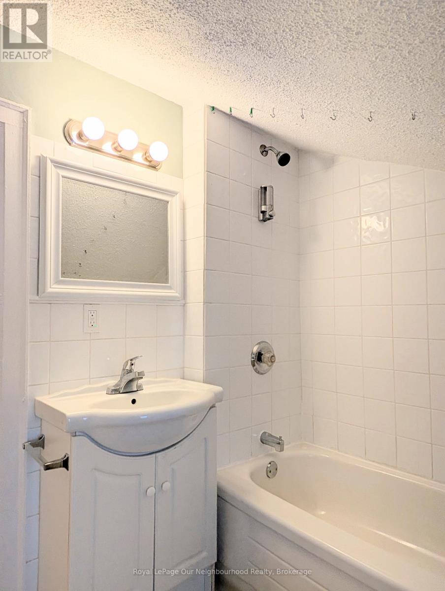 164 Centre Street N, Oshawa, Ontario  L1G 4C3 - Photo 9 - E12757938