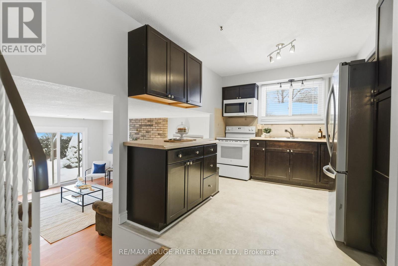 610 Bermuda Court, Oshawa, Ontario  L1J 6J6 - Photo 8 - E12758116