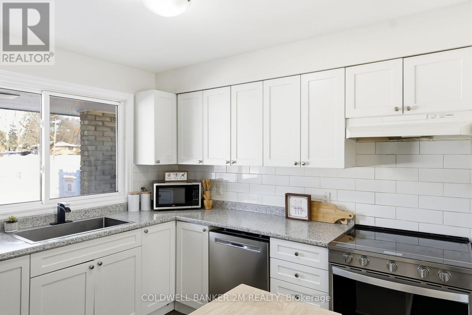 34 Jermyn Street, Whitby, Ontario  L1N 5M5 - Photo 7 - E12758248