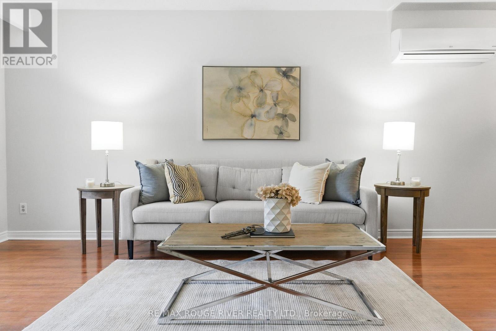 610 Bermuda Court, Oshawa, Ontario  L1J 6J6 - Photo 4 - E12758116