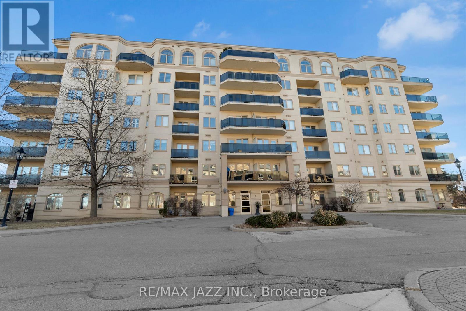 304 - 7 Dayspring Circle, Brampton (Goreway Drive Corridor), Ontario  L6P 1C1 - Photo 2 - W12758414