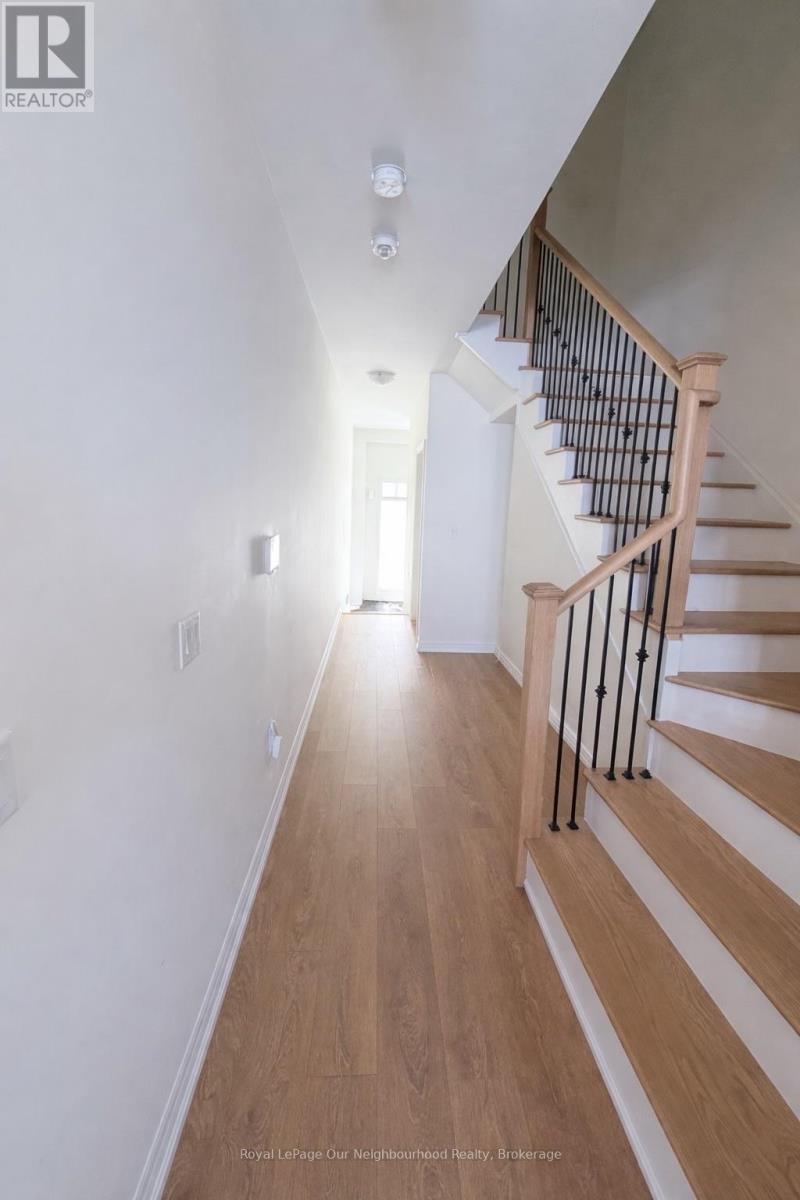 71 Greer Street, Barrie, Ontario  L9J 0R5 - Photo 3 - S12756898