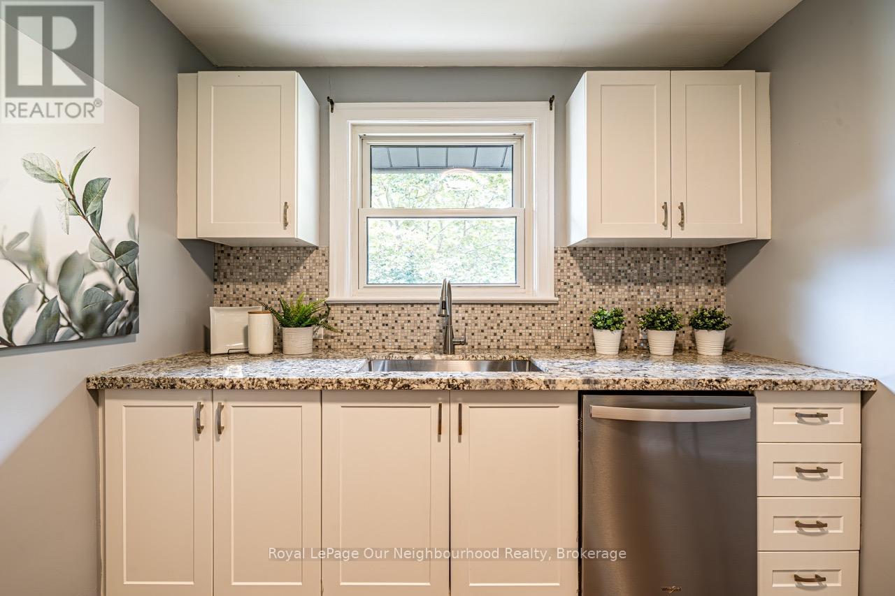 Upper - 741 Maryland Avenue, Peterborough, Ontario  K9J 4P5 - Photo 5 - X12756990