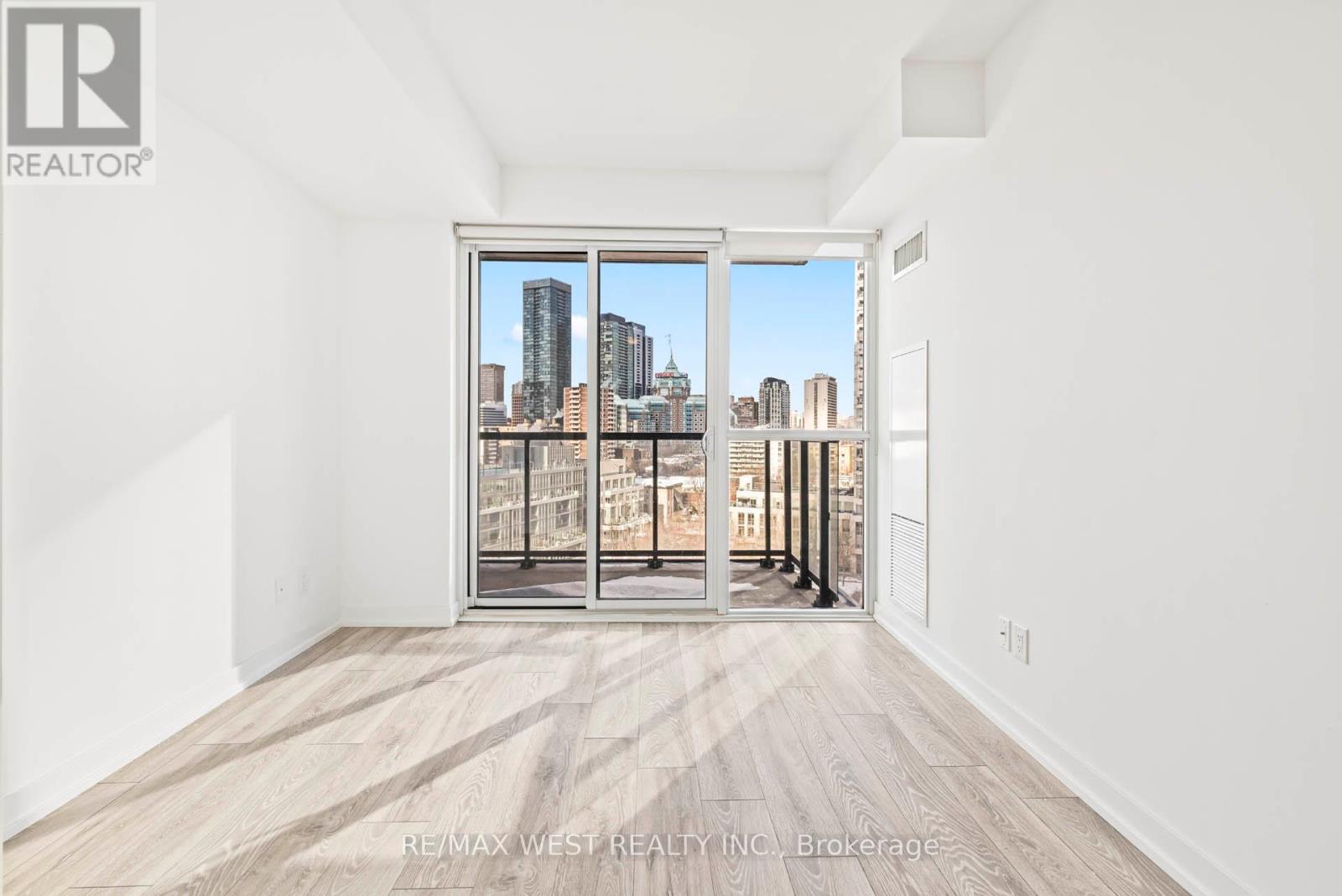 1010 - 159 Wellesley Street E, Toronto, Ontario  M4Y 0H5 - Photo 11 - C12755824