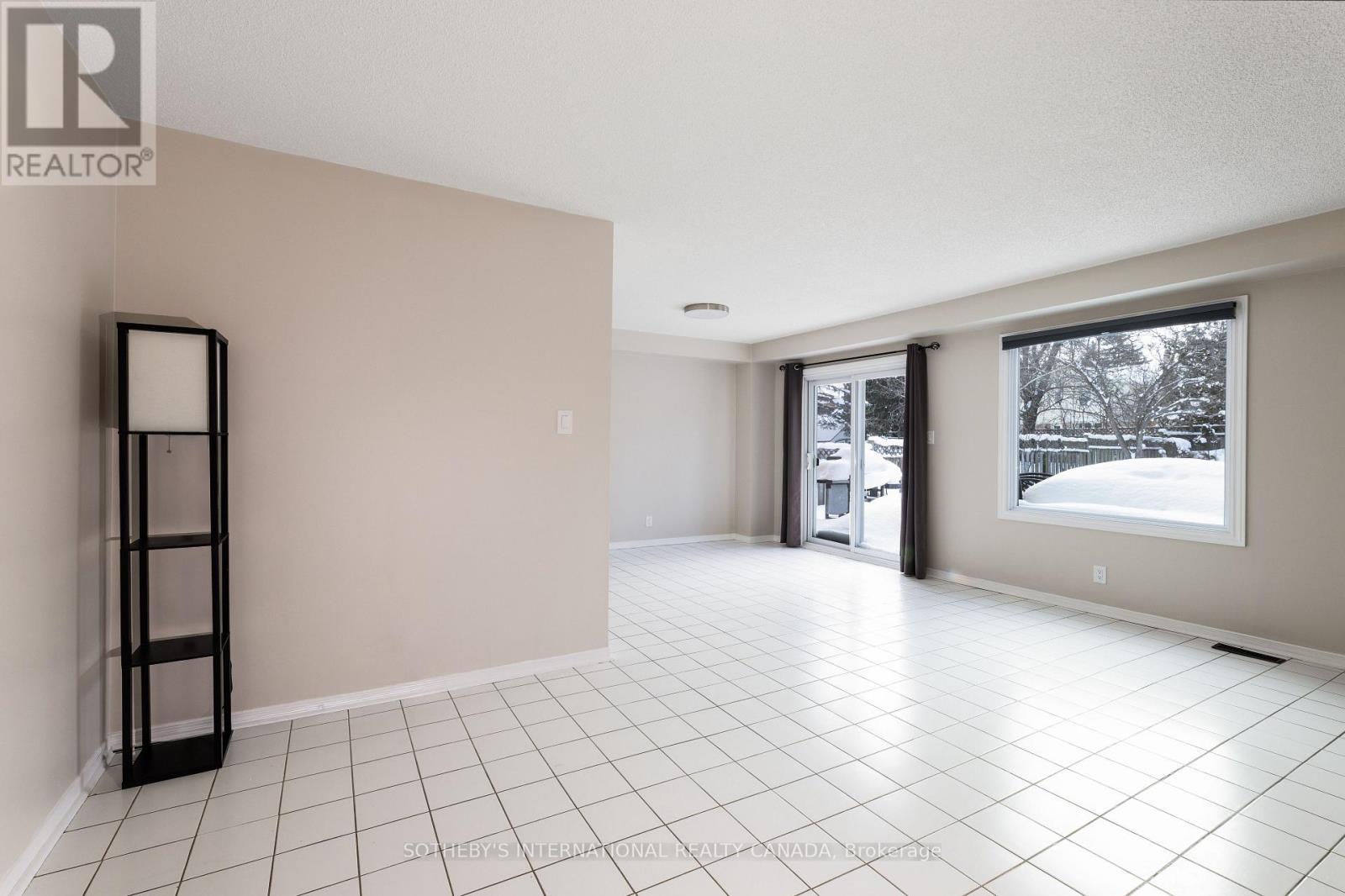 36 Ailsa Drive, Georgina, Ontario  L4P 3N5 - Photo 13 - N12758238