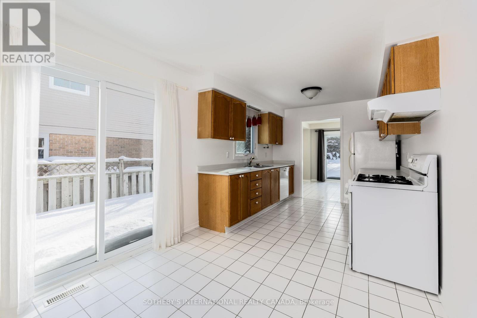 36 Ailsa Drive, Georgina, Ontario  L4P 3N5 - Photo 8 - N12758238