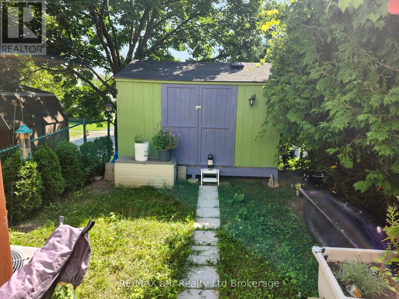 Photo 17 of 27 for 72 Adswood Road