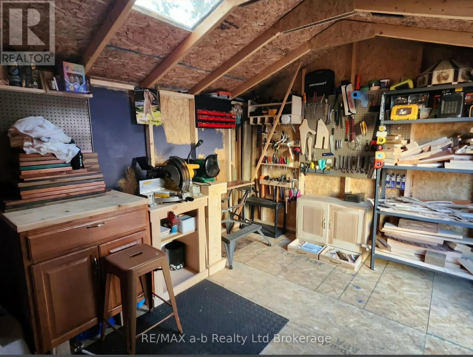 Photo 19 of 27 for 72 Adswood Road