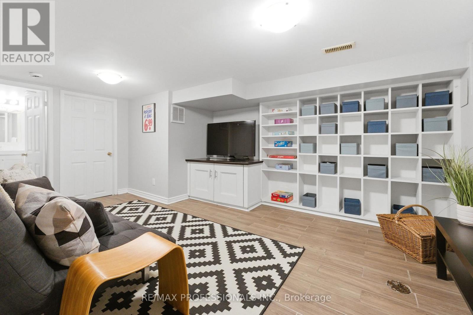 670 Beresford Avenue, Toronto, Ontario  M6S 3C5 - Photo 30 - W12756758