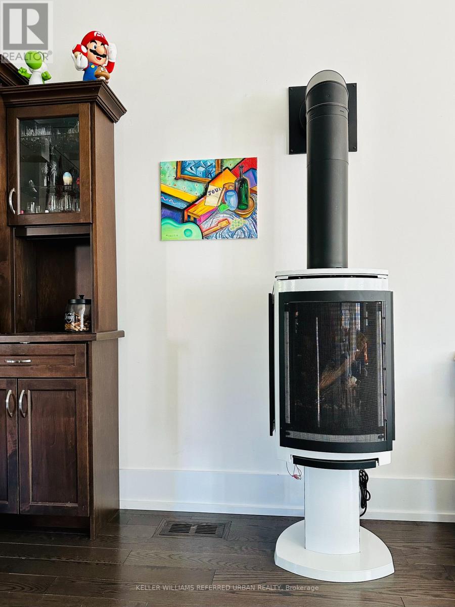 201 Woodmount Avenue, Toronto, Ontario  M4C 3Z5 - Photo 7 - E12758766