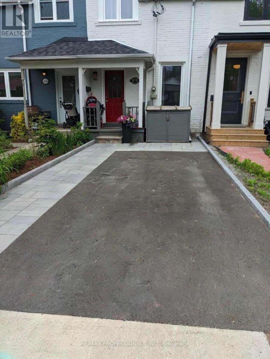 670 Beresford Avenue, Toronto, Ontario  M6S 3C5 - Photo 41 - W12756758