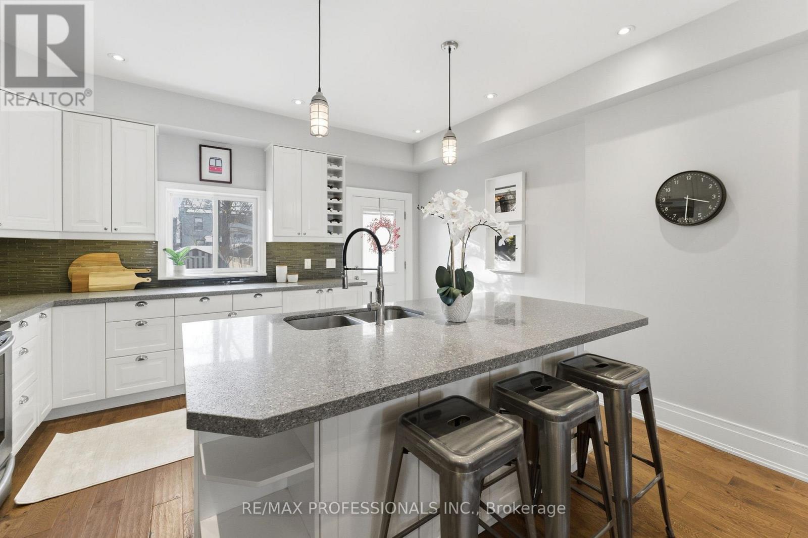 670 Beresford Avenue, Toronto, Ontario  M6S 3C5 - Photo 10 - W12756758