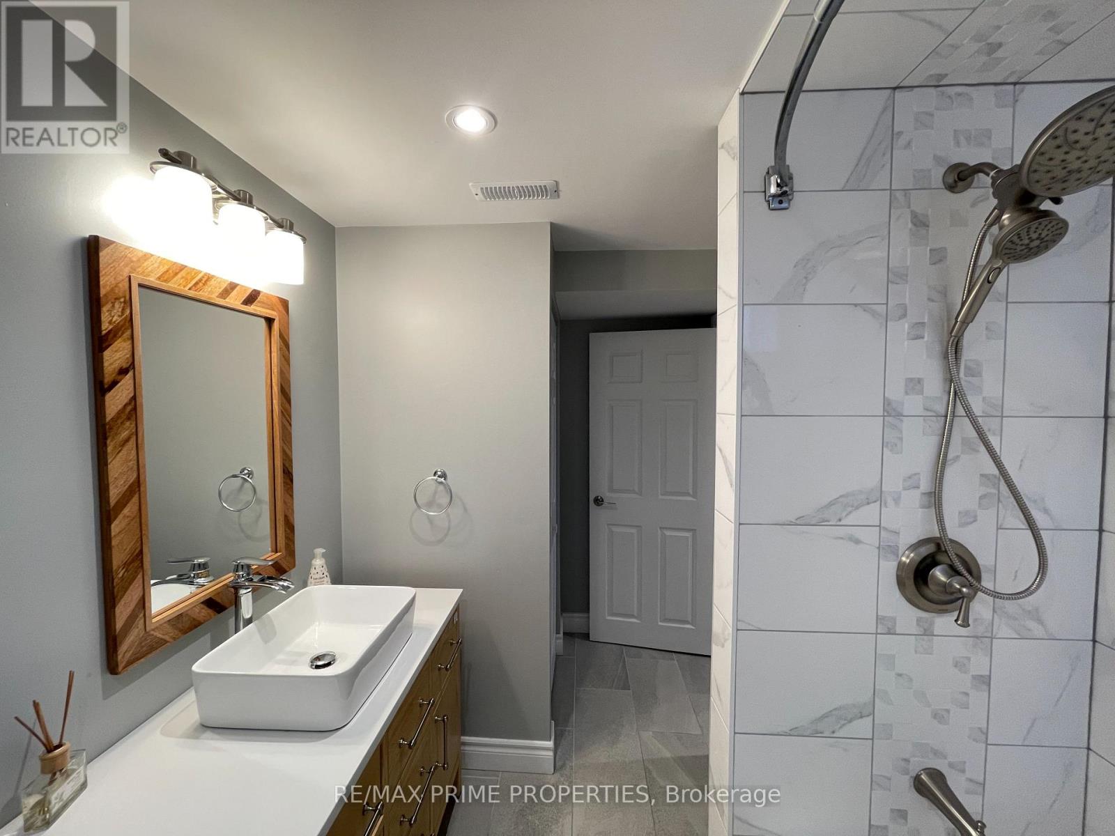 Lower - 315 Kirby Crescent, Newmarket, Ontario  L3X 1H2 - Photo 19 - N12758784