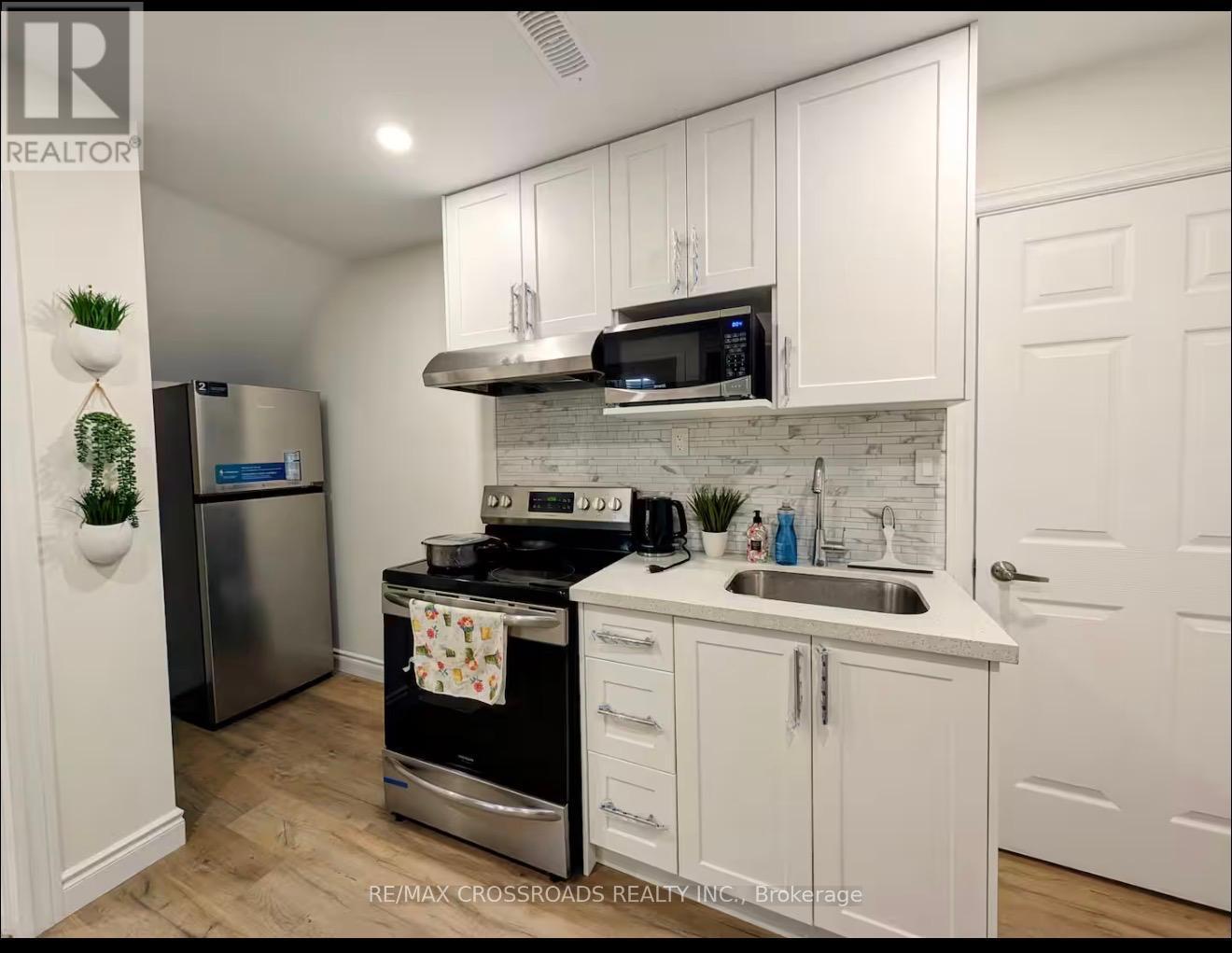 9 Albert Newell Drive, Markham, Ontario  L6B 1R8 - Photo 7 - N12758792