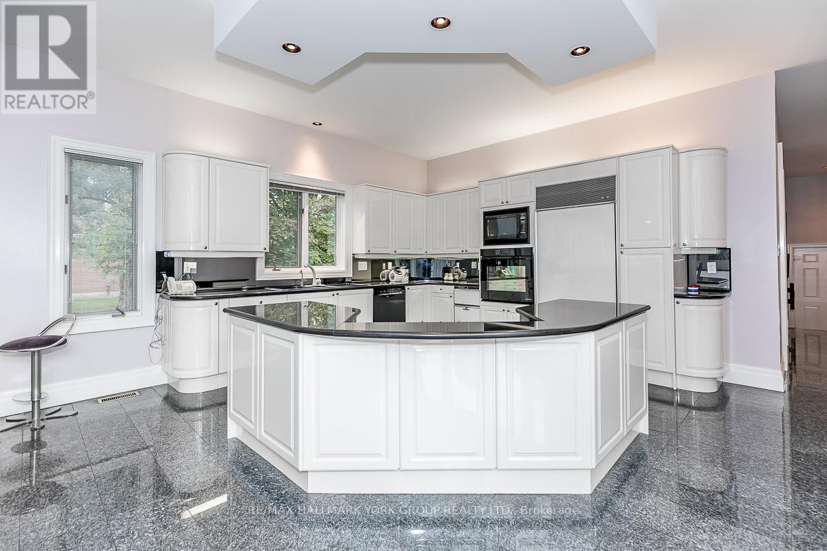 27 Glen Meadow Lane, Richmond Hill, Ontario  L4E 3M6 - Photo 15 - N12758796