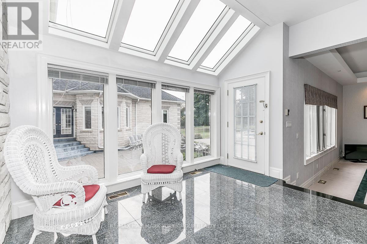 27 Glen Meadow Lane, Richmond Hill, Ontario  L4E 3M6 - Photo 19 - N12758796