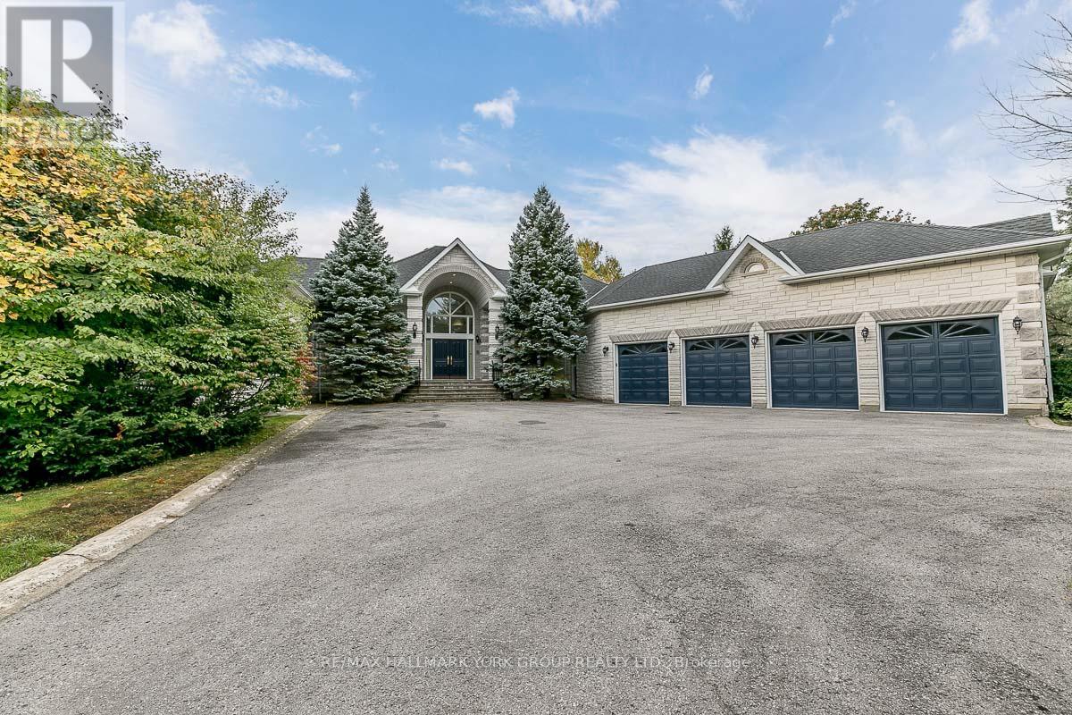 27 Glen Meadow Lane, Richmond Hill, Ontario  L4E 3M6 - Photo 4 - N12758796