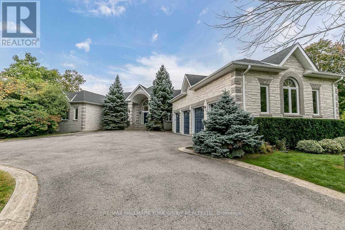 27 Glen Meadow Lane, Richmond Hill, Ontario  L4E 3M6 - Photo 5 - N12758796