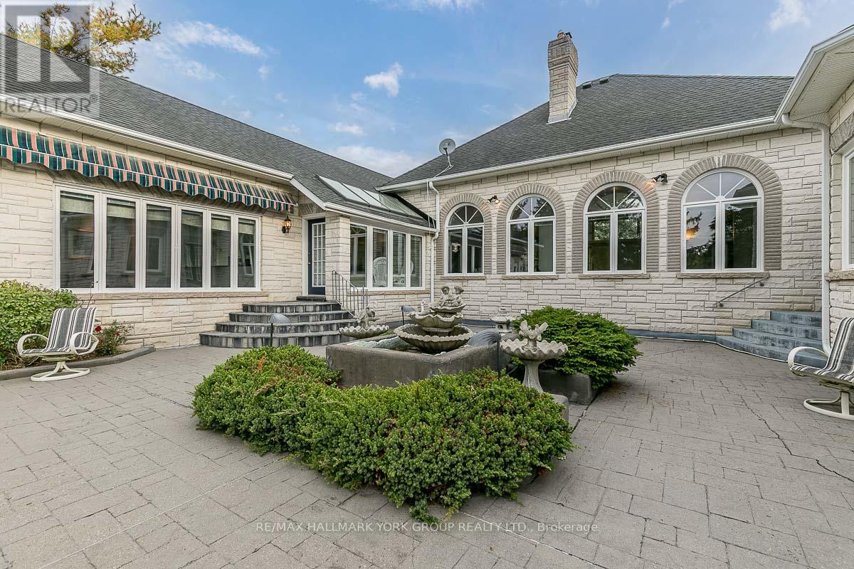 27 Glen Meadow Lane, Richmond Hill, Ontario  L4E 3M6 - Photo 7 - N12758796