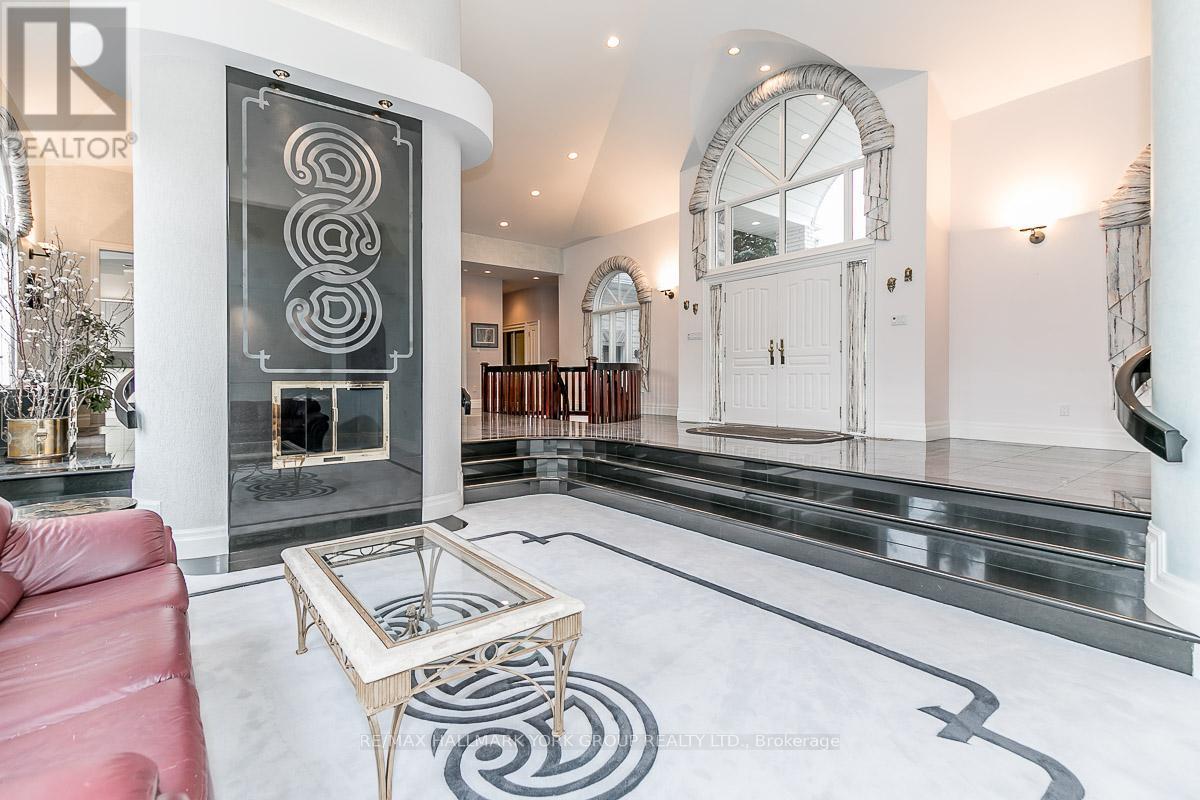 27 Glen Meadow Lane, Richmond Hill, Ontario  L4E 3M6 - Photo 9 - N12758796