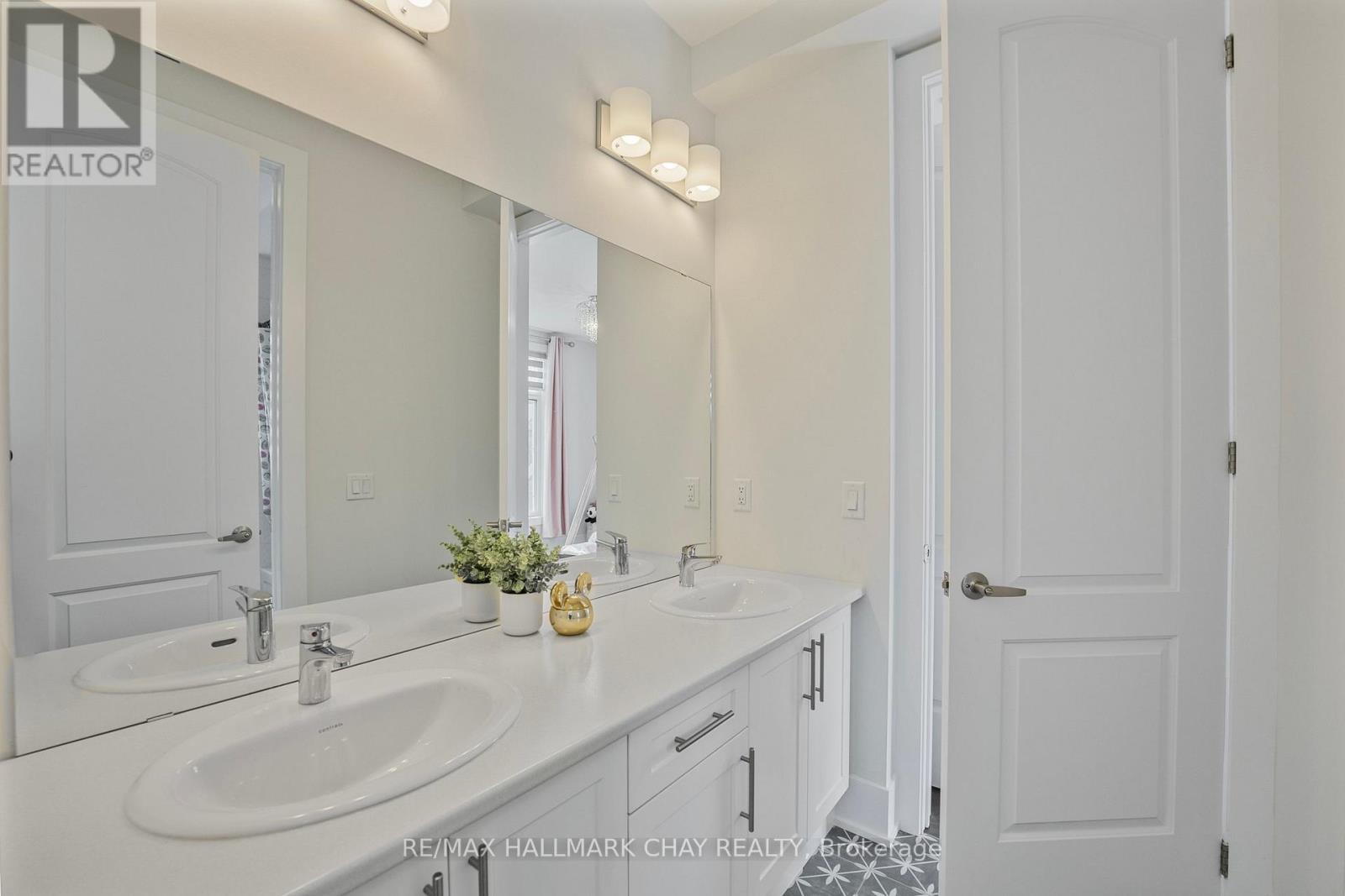 260 Sikura Circle, Aurora, Ontario  L4G 3Y8 - Photo 28 - N12758804