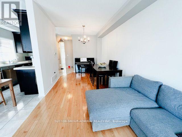 35 White Spruce Crescent, Vaughan, Ontario  L6A 4C5 - Photo 6 - N12758932