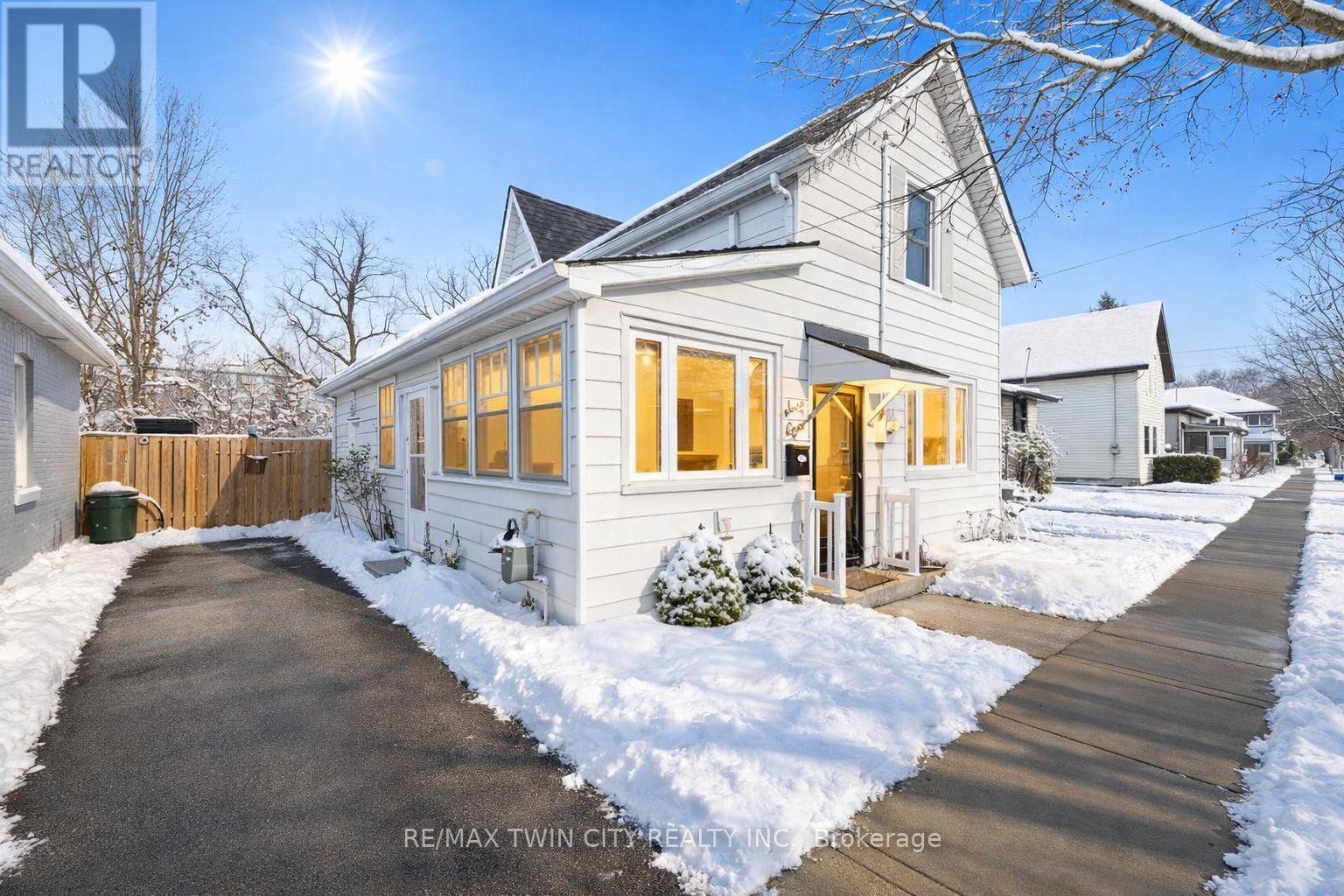 68 Oak Street, Brantford, Ontario  N3T 2B1 - Photo 2 - X12736672