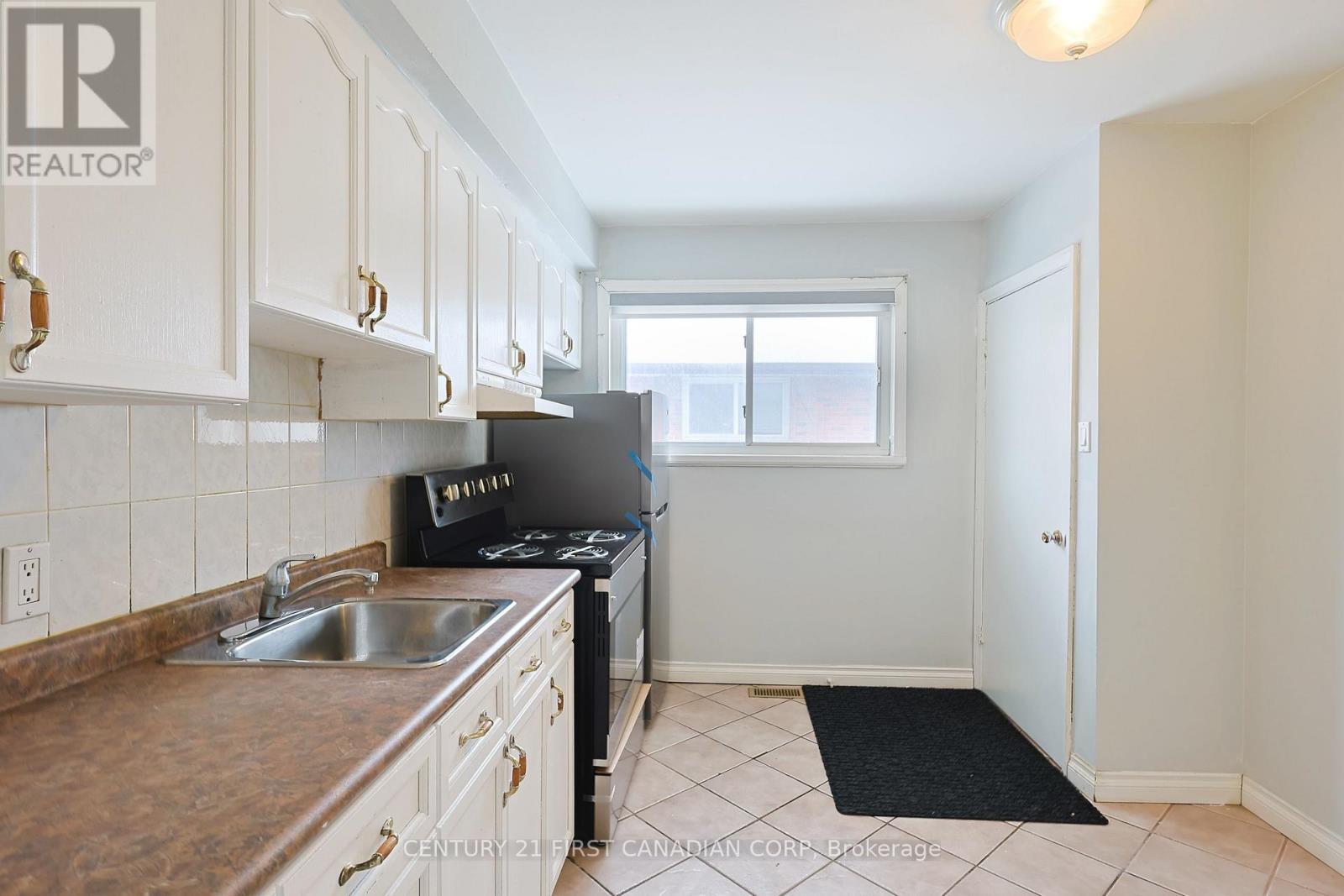 65 Irving Place, London East, Ontario  N5V 2H6 - Photo 7 - X12584732