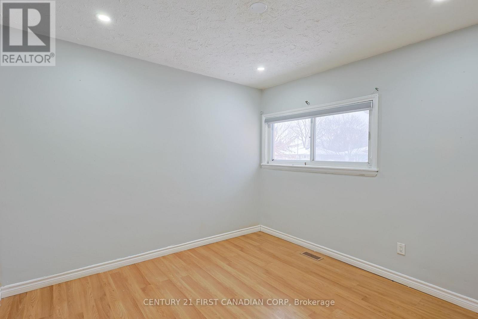 65 Irving Place, London East, Ontario  N5V 2H6 - Photo 9 - X12584732