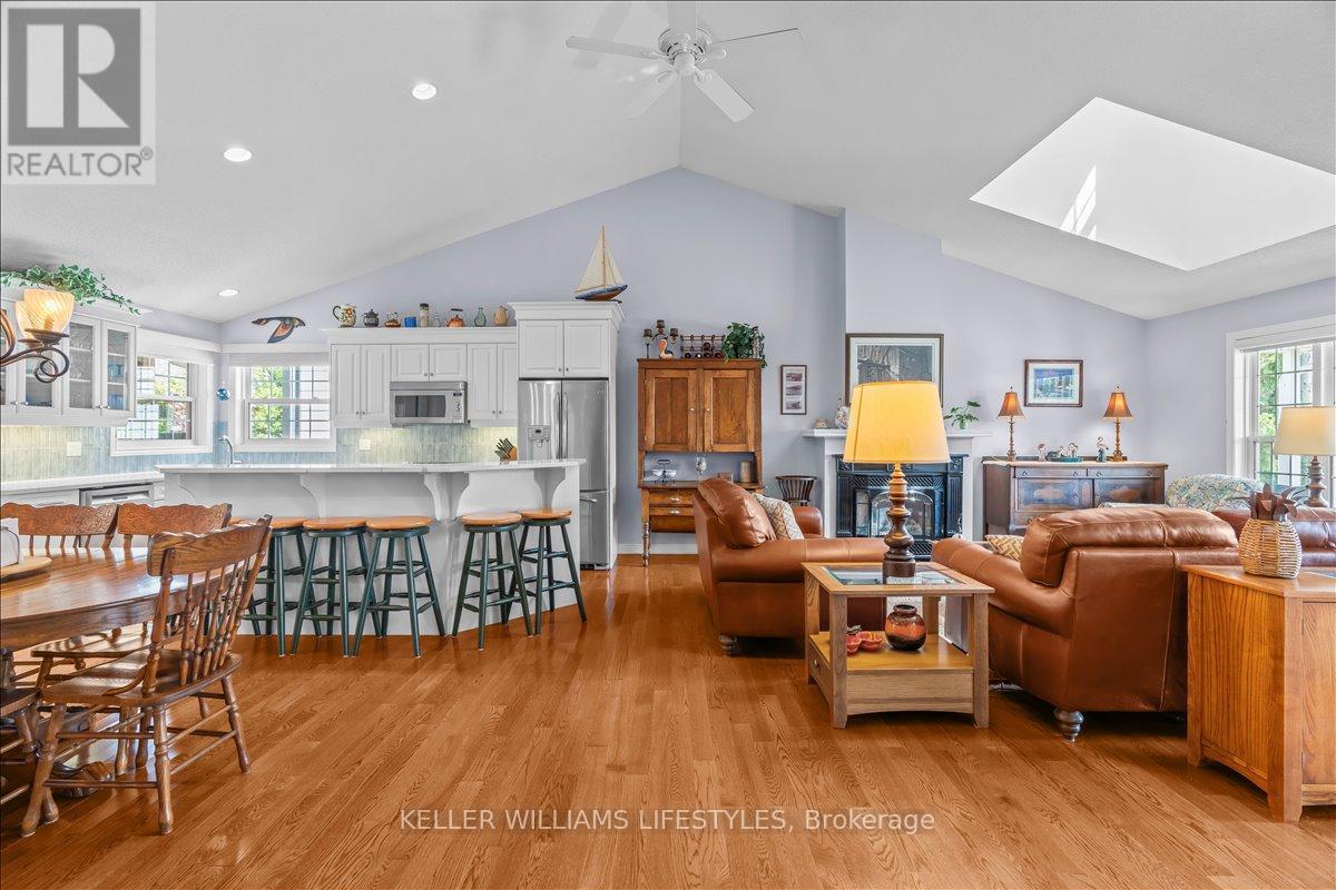 40 Lakeside Circle, Lambton Shores, Ontario  N0M 1T0 - Photo 11 - X12753176