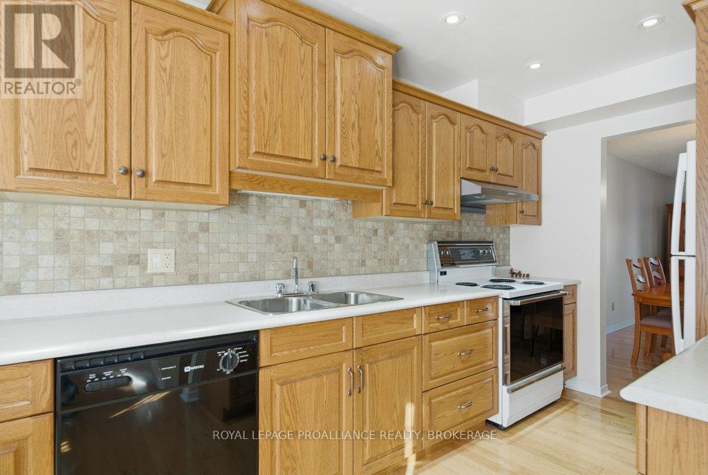 66 - 1 Place D'armes, Kingston (East Of Sir John A. Blvd), Ontario  K7K 6S4 - Photo 11 - X12758864