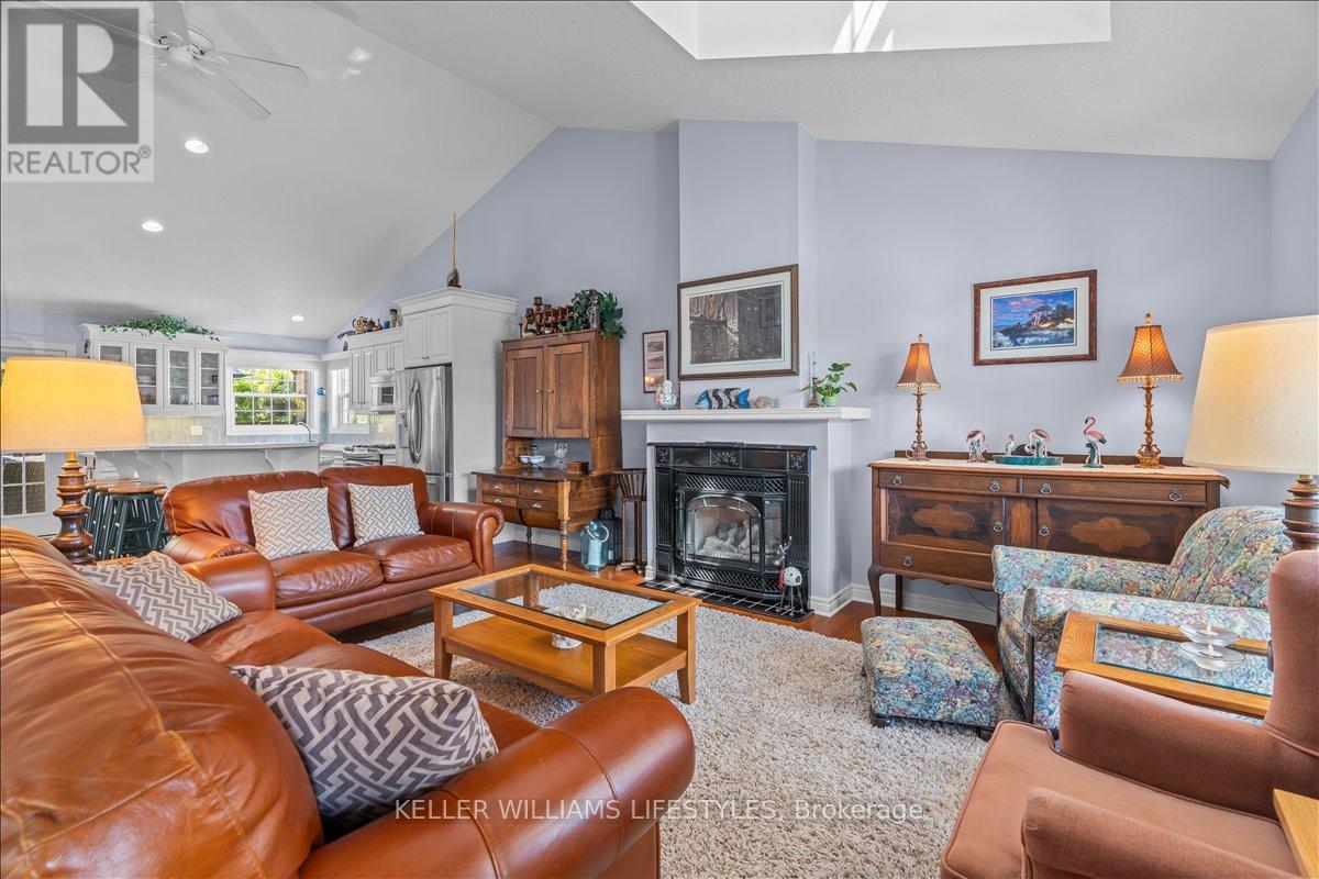 Photo 6 of 40 for 40 Lakeside Circle