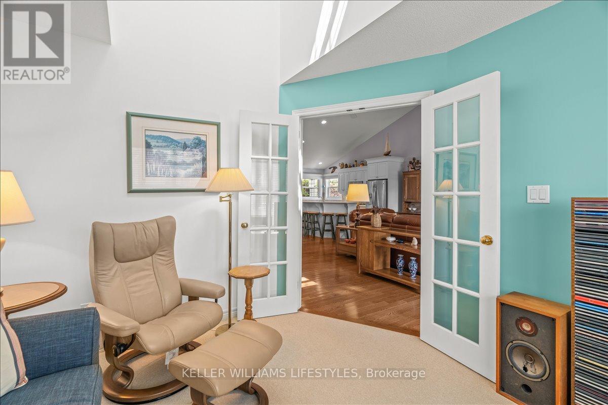 40 Lakeside Circle, Lambton Shores, Ontario  N0M 1T0 - Photo 5 - X12753176