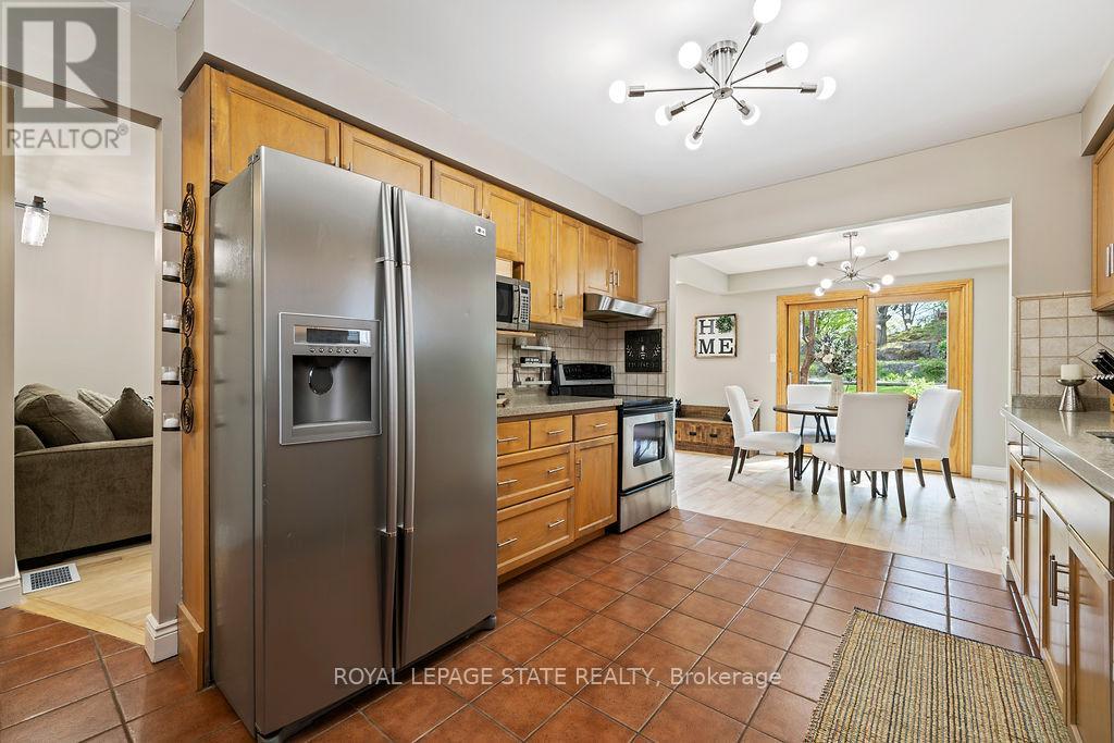 16 Linington Trail, Hamilton, Ontario  L9H 7A3 - Photo 6 - X12758292