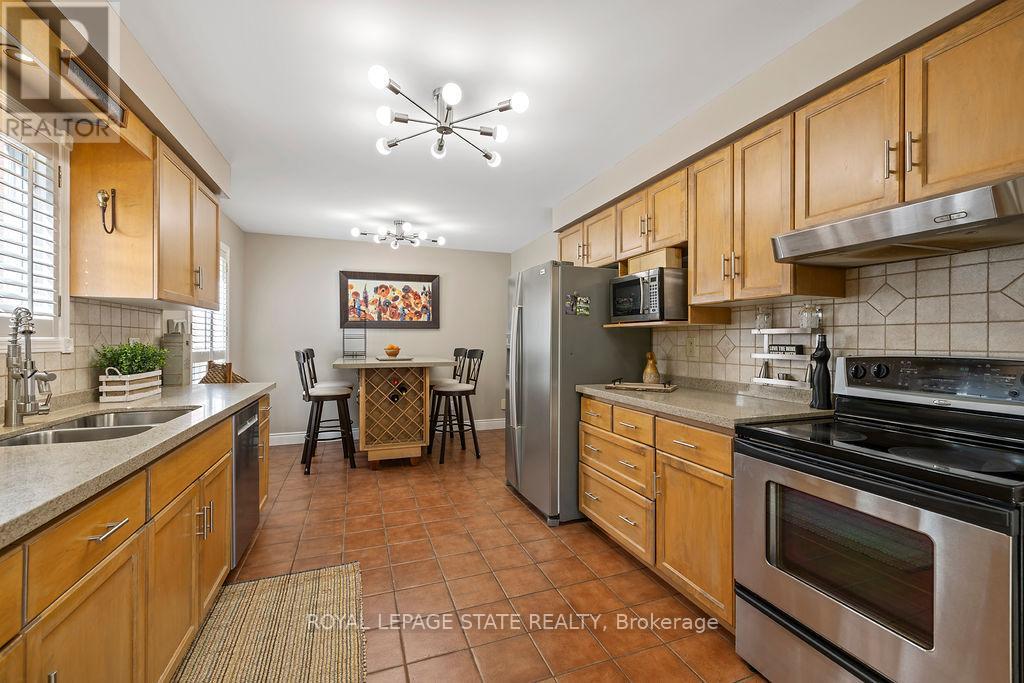 16 Linington Trail, Hamilton, Ontario  L9H 7A3 - Photo 7 - X12758292