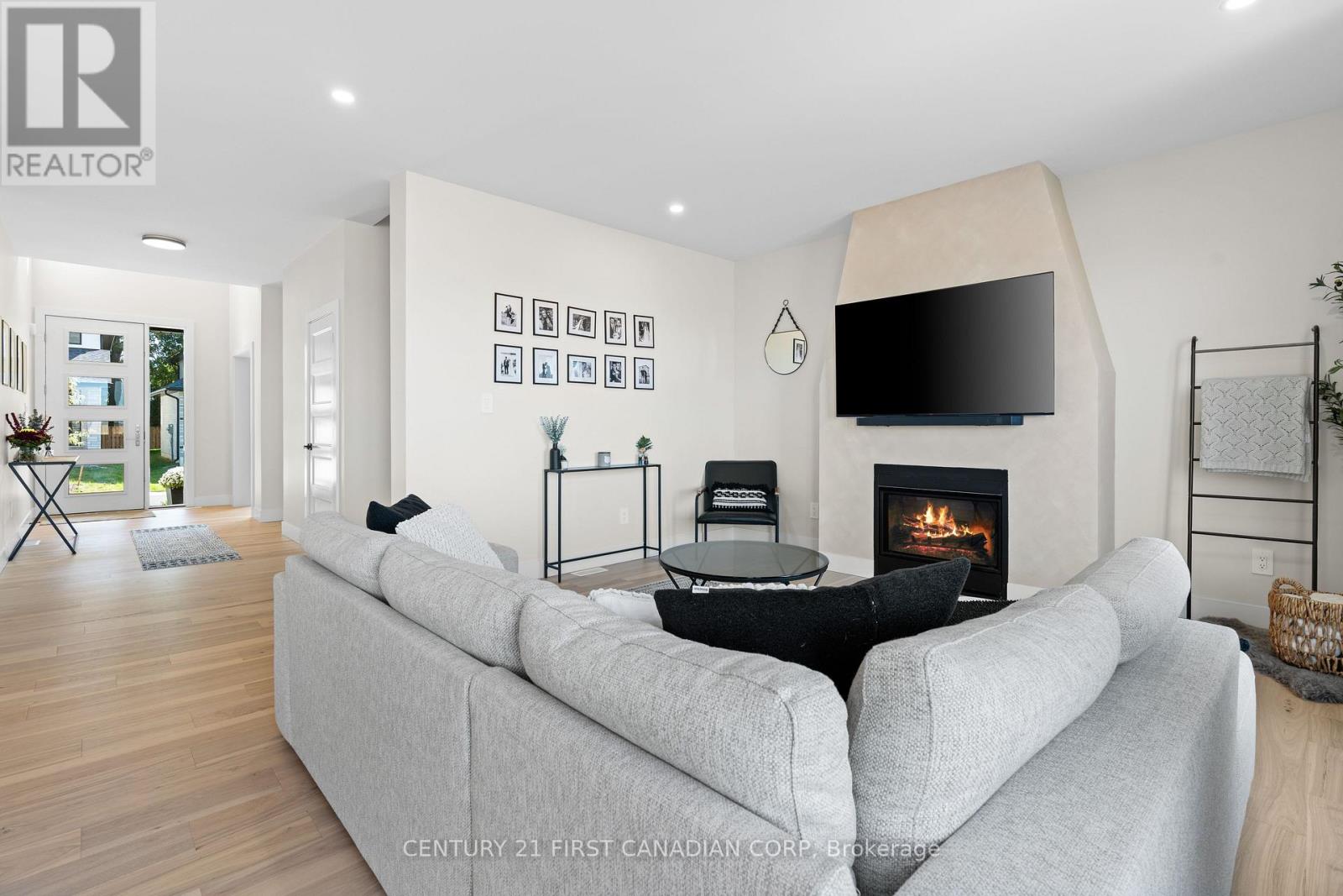 Photo 9 of 38 for 1 - 7966 Fallon Drive