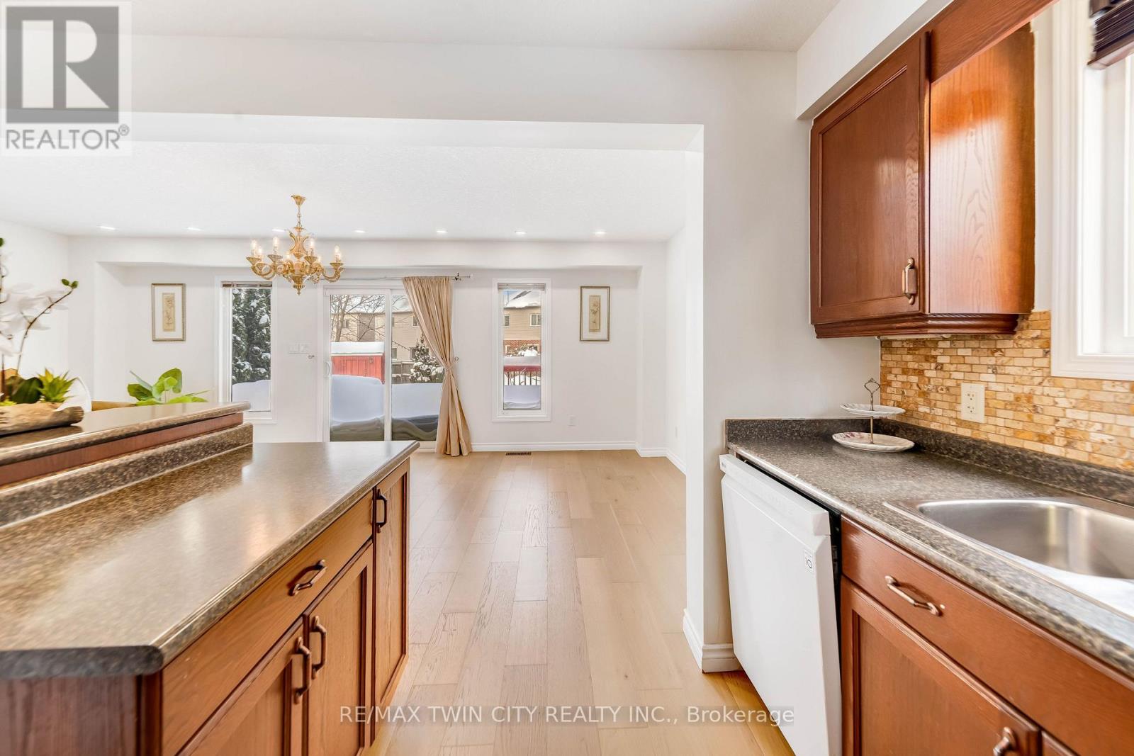 220 Lemon Grass Crescent, Kitchener, Ontario  N2N 3R7 - Photo 11 - X12758338