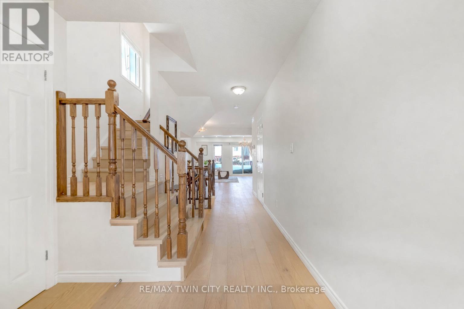 220 Lemon Grass Crescent, Kitchener, Ontario  N2N 3R7 - Photo 2 - X12758338