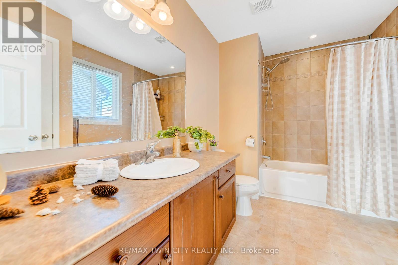 220 Lemon Grass Crescent, Kitchener, Ontario  N2N 3R7 - Photo 21 - X12758338