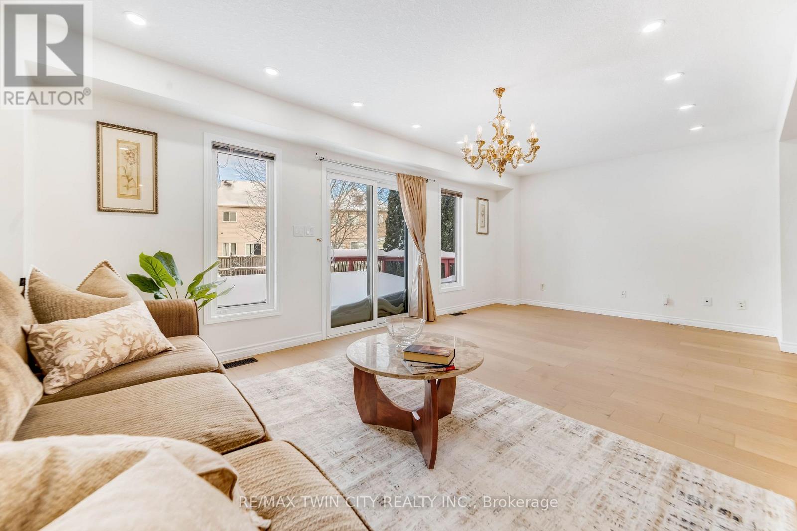 220 Lemon Grass Crescent, Kitchener, Ontario  N2N 3R7 - Photo 5 - X12758338