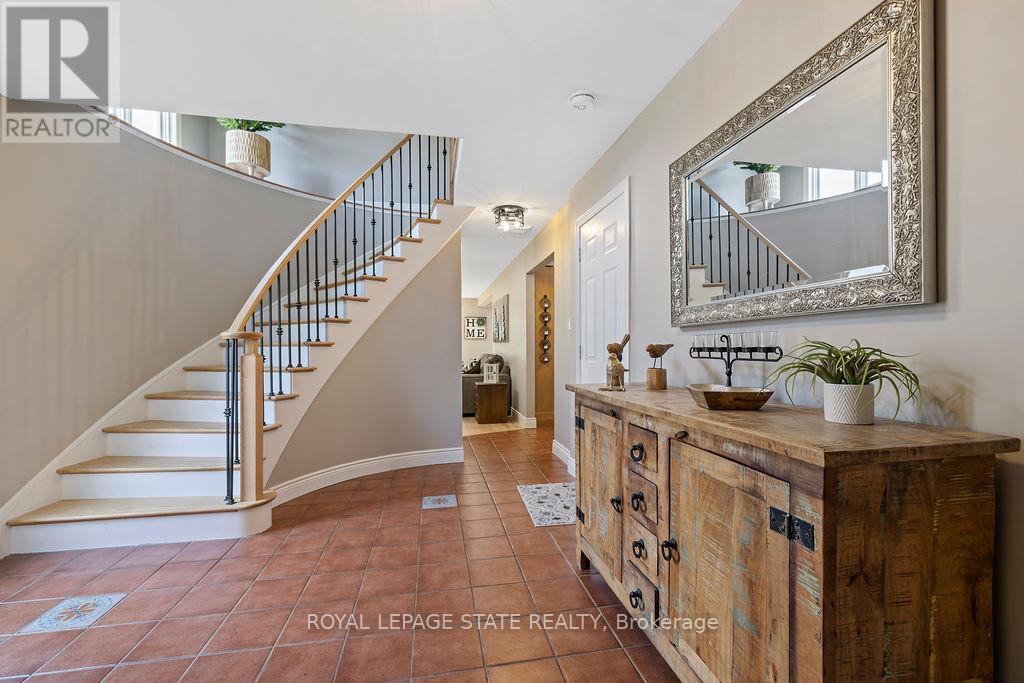 16 Linington Trail, Hamilton, Ontario  L9H 7A3 - Photo 5 - X12758292